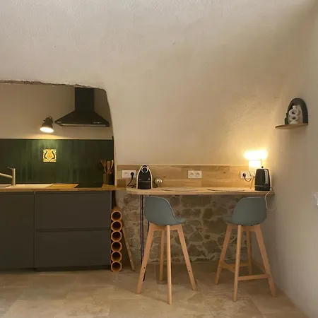 Dans Maison De Village Provencal *